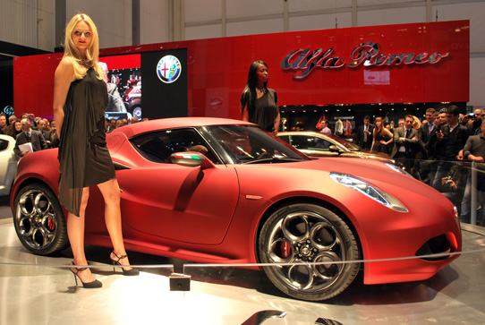 Alfa Romeo 4C: Видео дебют за красавицата