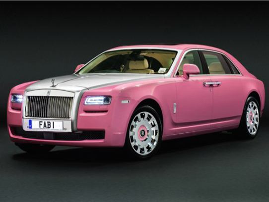 Розов Rolls-Royce Ghost за благотворителност