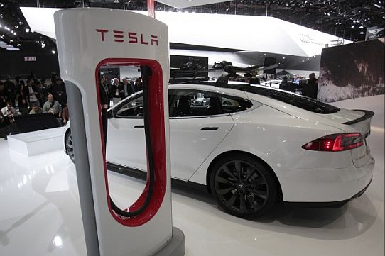 Tesla не постига целите си в Китай, съкращава персонала